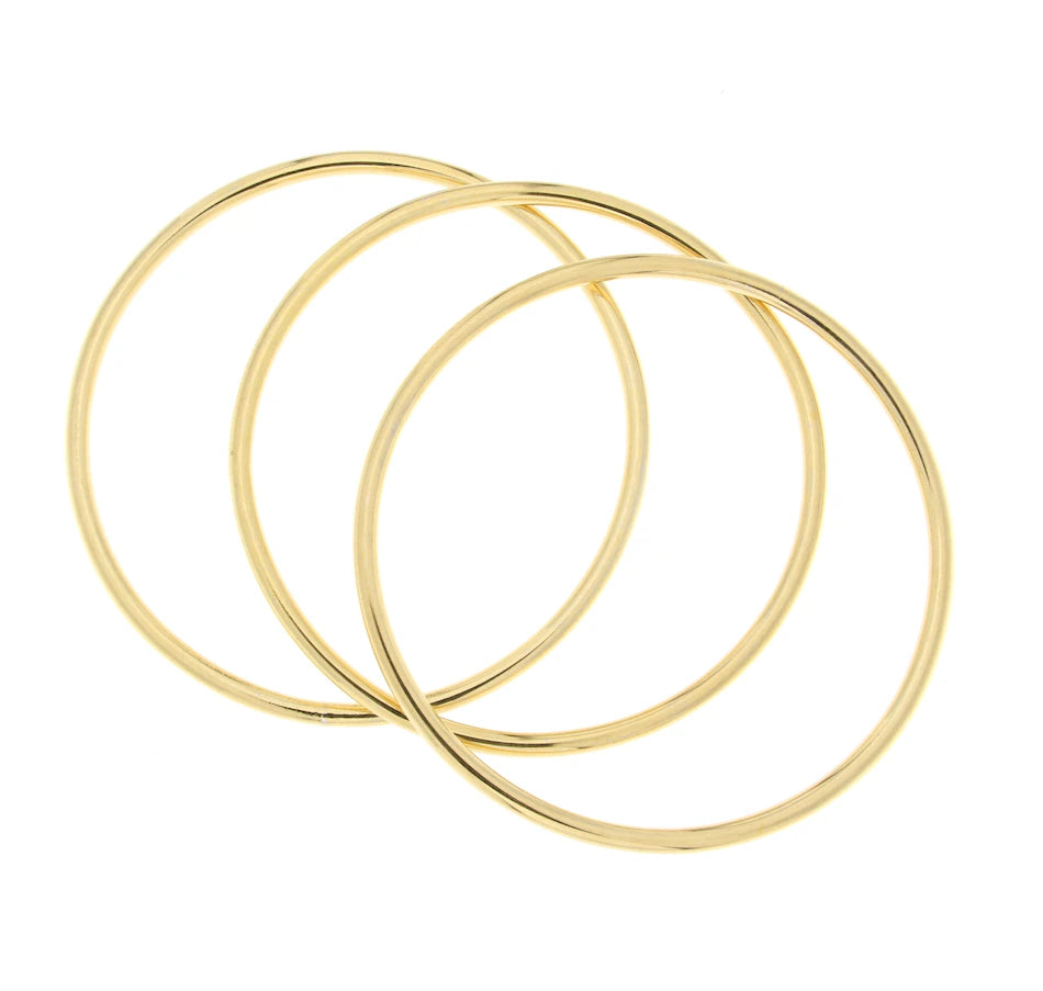 Elevate your accessory game with this stunning three piece set of bangles, exquisitely crafted from 18kt yellow gold-plated bronze.