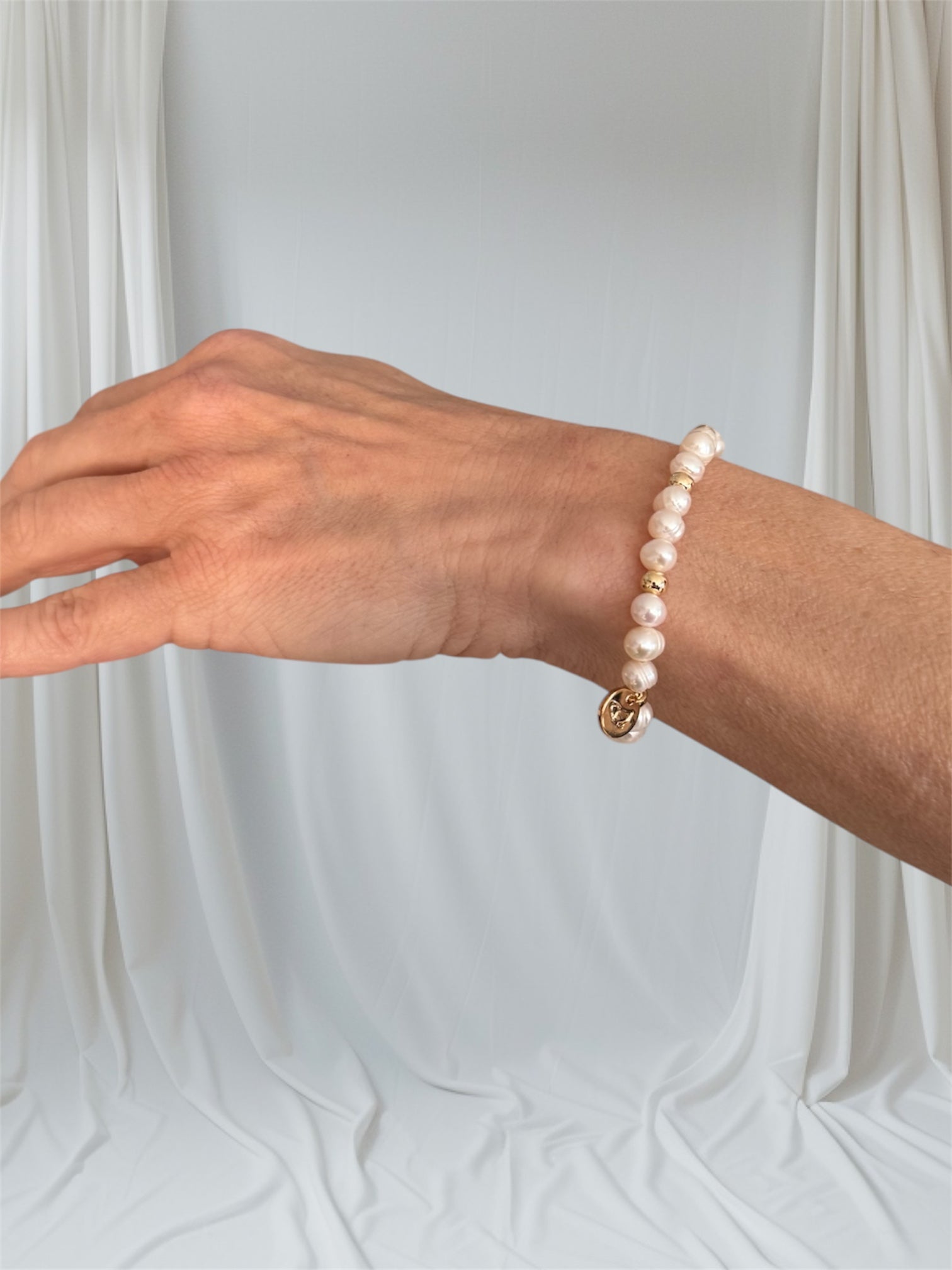 Elegant Gold Plated Pearl Bracelet – Bronzoro