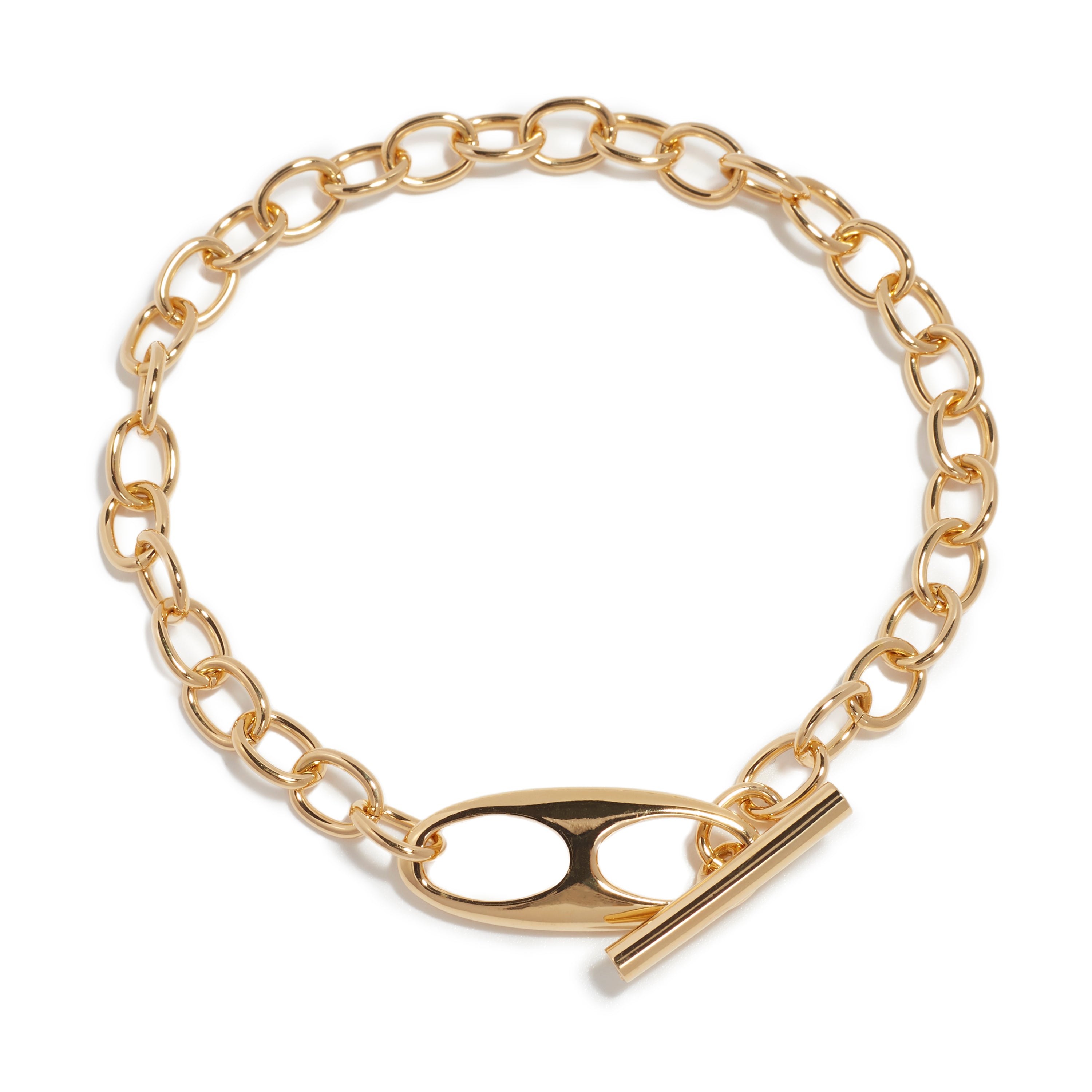 A stylish gold chain bracelet featuring round links. The bracelet is secured with a toggle clasp, which consists of a long bar that fits through a loop in the chain, adding a modern touch to its design. Its polished finish gives it a luxurious appearance, making it suitable for both casual and formal occasions.