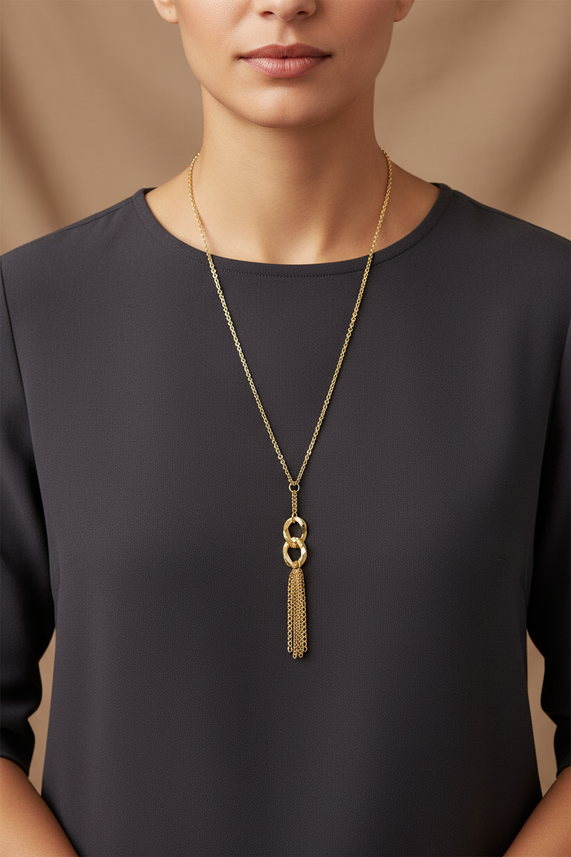 Long necklace worn by a model