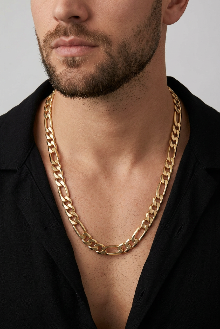 Male model wearing the large Figaro chain necklace