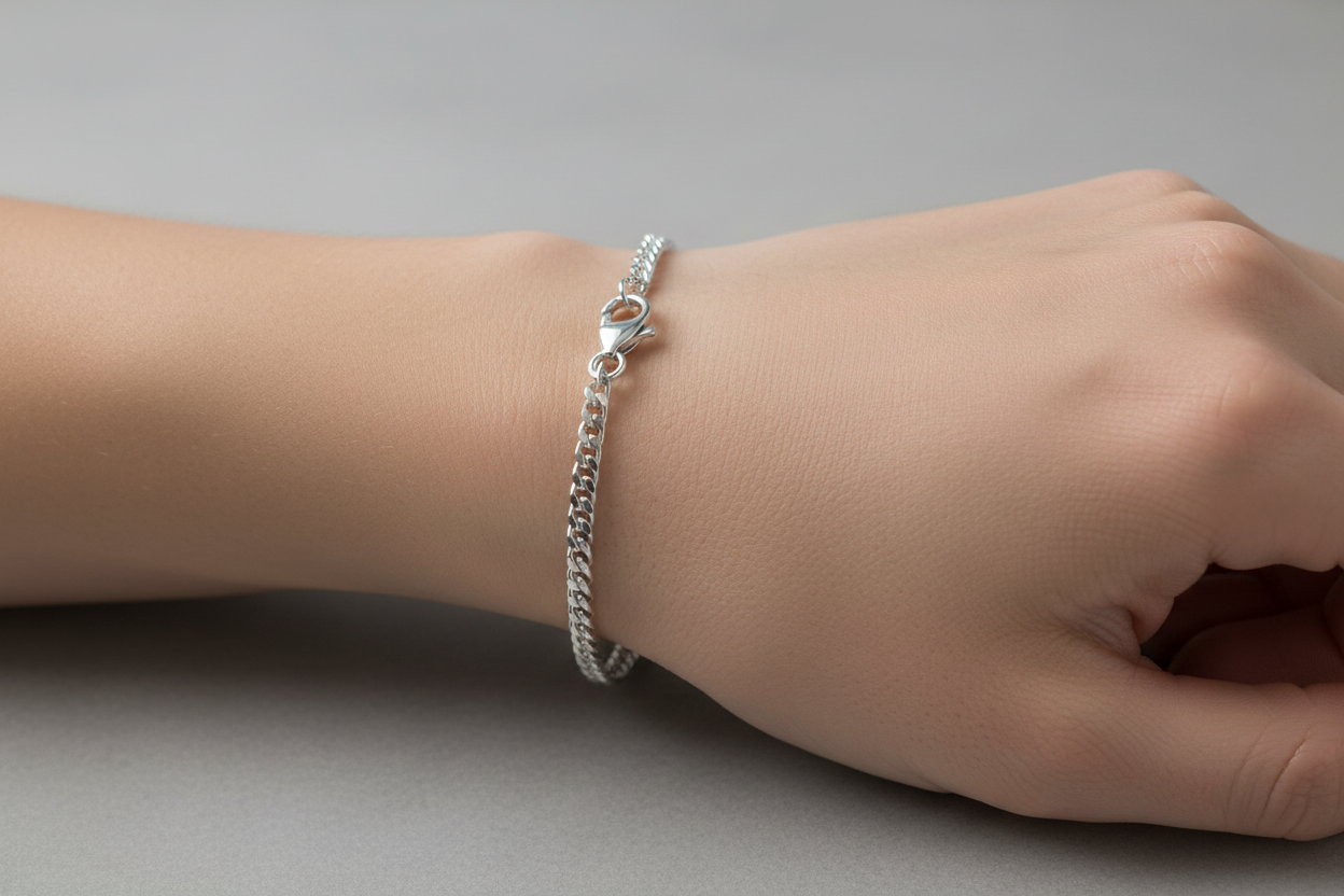 Palladium curb link bracelet on model